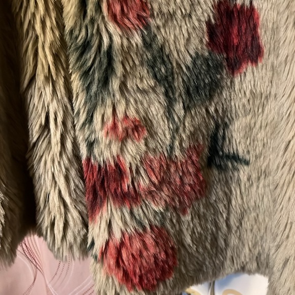 Dylan Los Angeles Faux fur vest - Picture 6 of 10